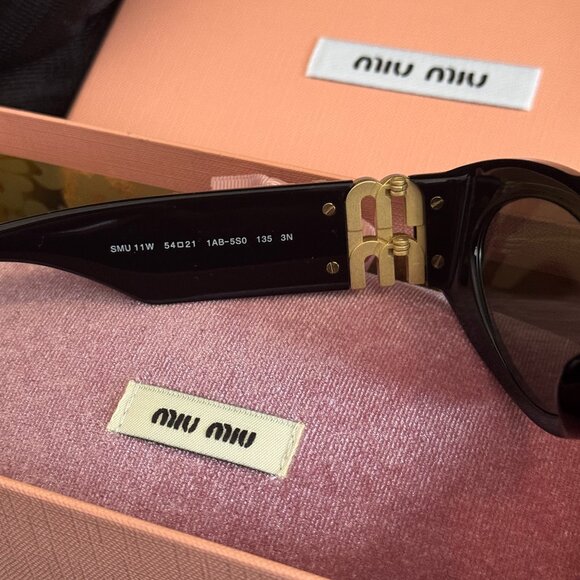 Viral Miu Miu Black Cat-Eye Sunglasses main image 8